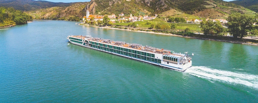 Amadeus Queen, Panavisión